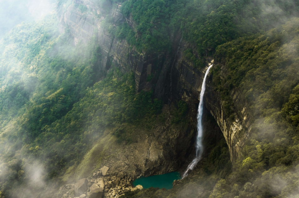 Top 5 Waterfalls in Meghalaya: Nature’s Splendid Showers